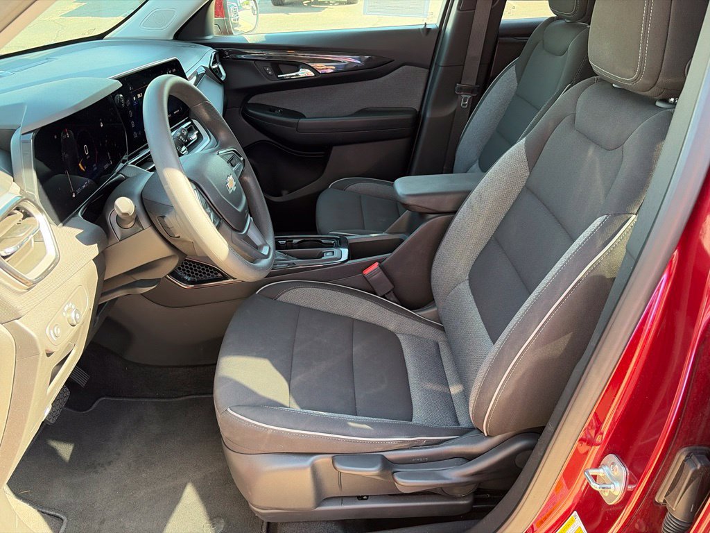 Used 2025 Chevrolet TrailBlazer LT AWD/4WD image 22
