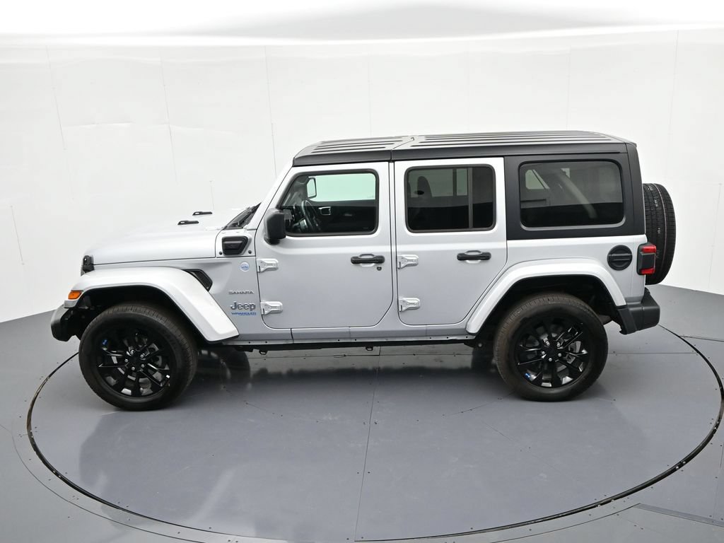 Used 2022 Jeep Wrangler Unlimited Sahara w/ Cold Weather Group AWD/4WD image 25