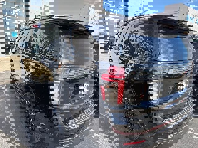 Used 2021 Chevrolet Tahoe RST w/ Luxury Package image 2