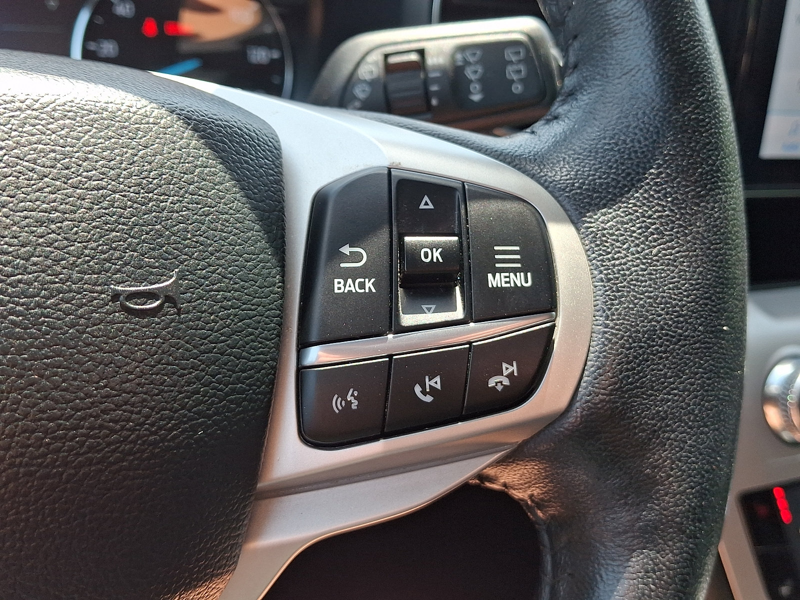 Certified 2023 Ford Explorer XLT w/ Equipment Group 202A AWD/4WD image 23