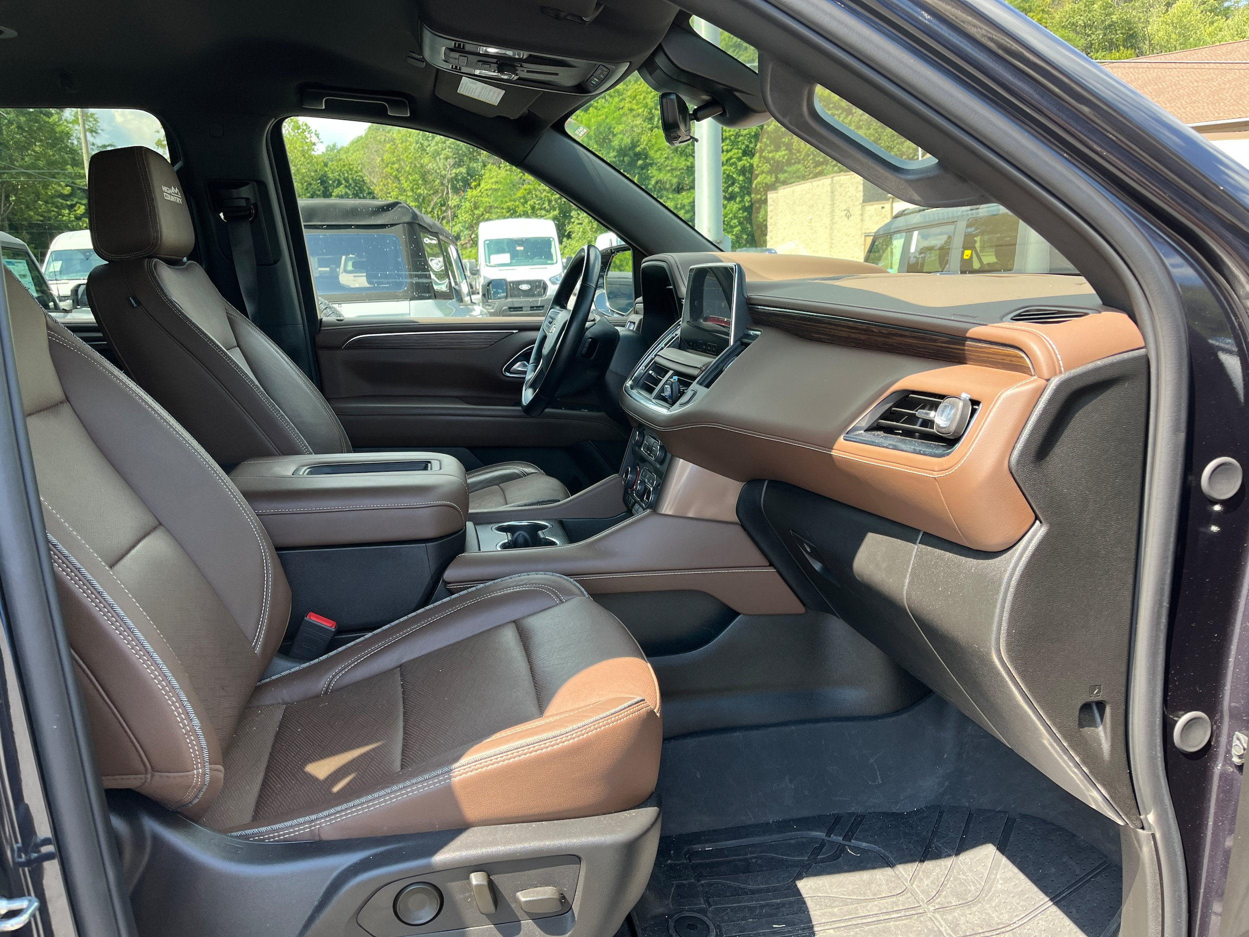Used 2024 Chevrolet Suburban High Country AWD/4WD image 8