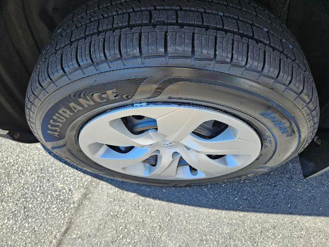 Used 2021 Toyota RAV4 LE w/ Carpet Mat Package (TMS) AWD/4WD image 9