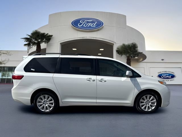 Used 2017 Toyota Sienna XLE w/ XLE Navigation Package AWD/4WD image 5