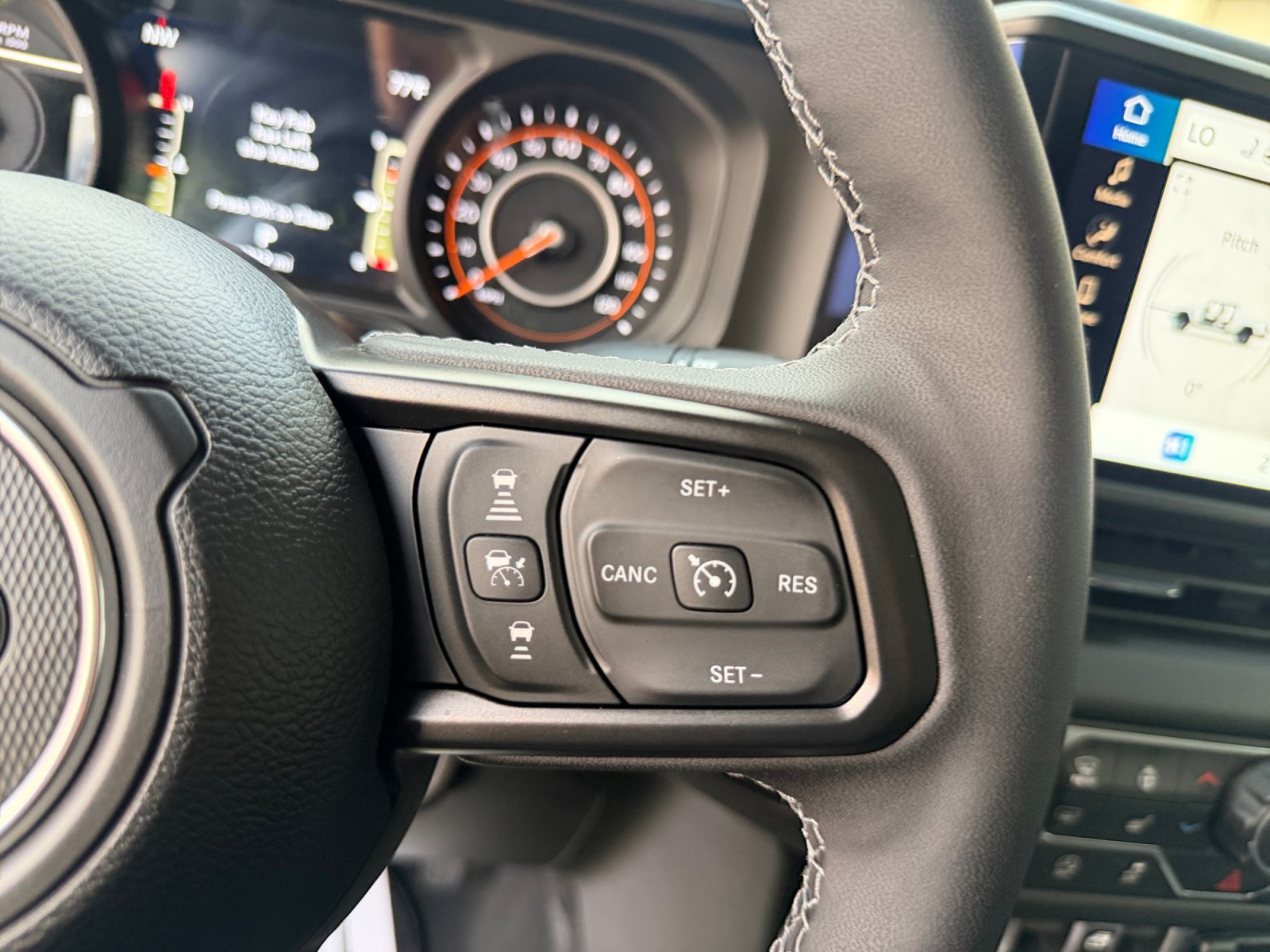 Used 2026 Jeep Gladiator Sport AWD/4WD image 25