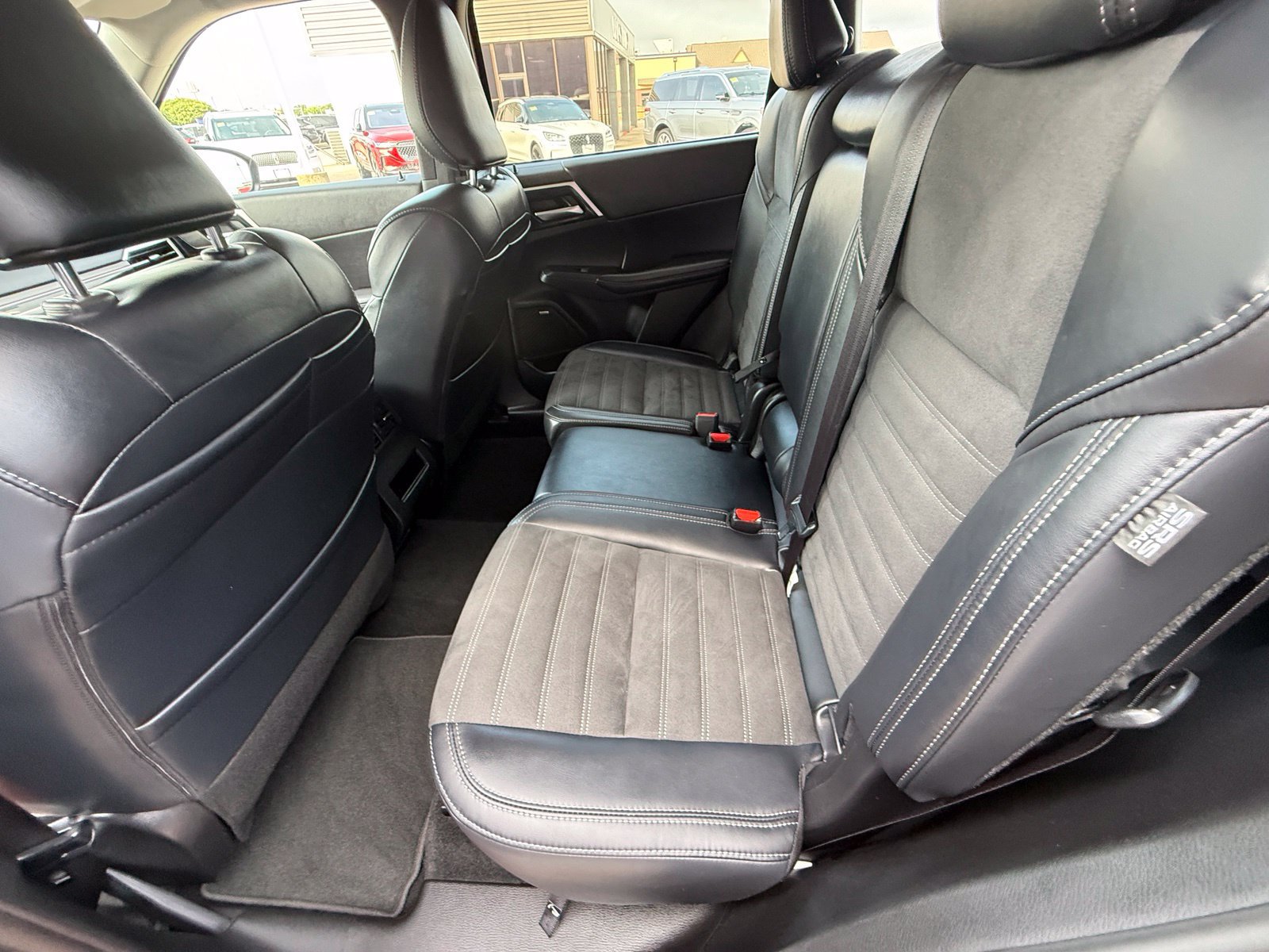 Used 2025 Mitsubishi Outlander SE FWD image 18