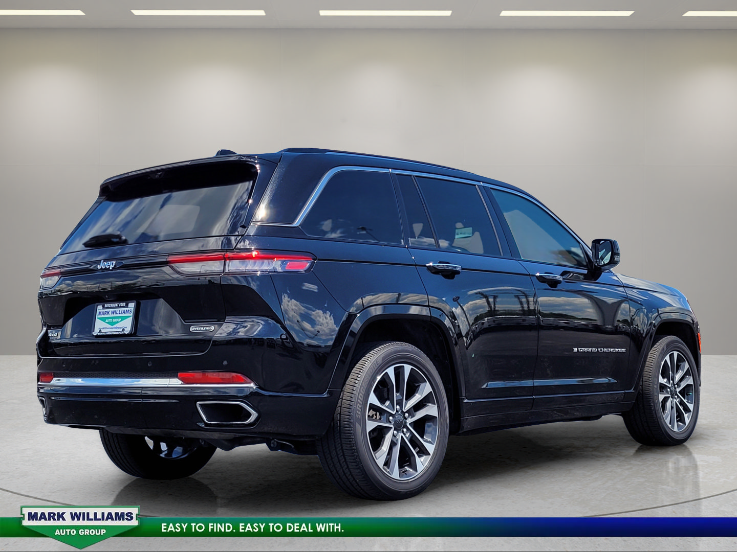 Used 2022 Jeep Grand Cherokee Overland w/ Luxury Tech Group IV AWD/4WD image 5