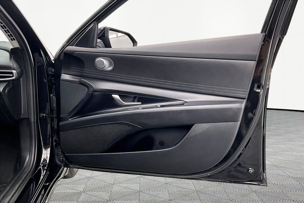 Used 2022 Hyundai Elantra SEL FWD image 24