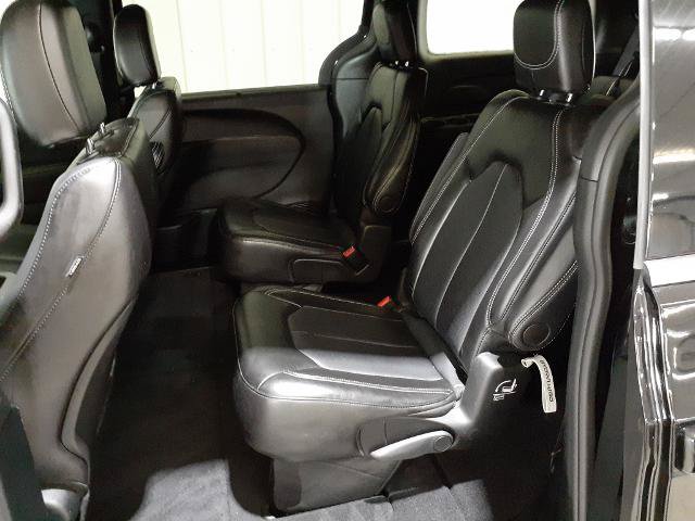 Used 2025 Chrysler Pacifica Select FWD image 9