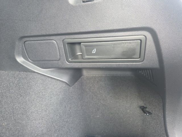 Used 2023 Volkswagen Tiguan SE R-Line AWD/4WD image 13