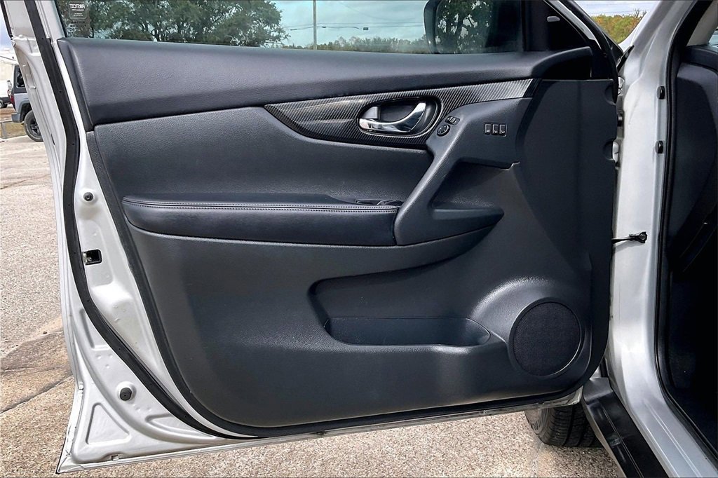 Used 2017 Nissan Rogue SL w/ SL Premium Package image 17