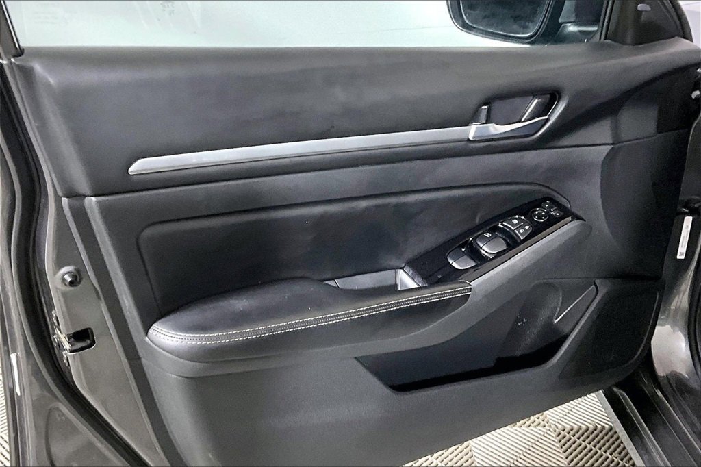 Used 2023 Nissan Altima 2.5 SV image 18