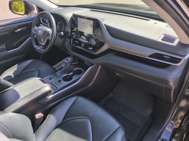 Used 2022 Toyota Highlander XLE FWD image 37