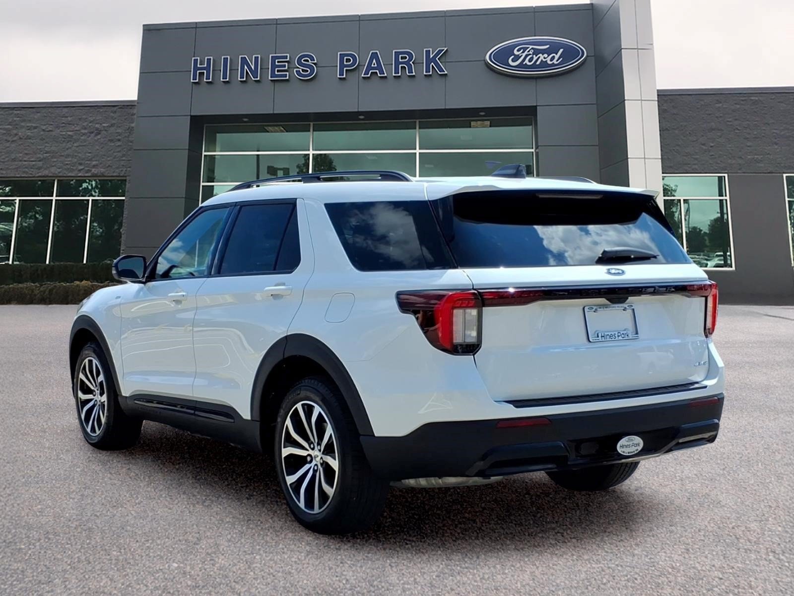 Certified 2025 Ford Explorer ST-Line AWD/4WD image 5