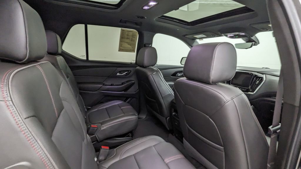 Used 2023 Chevrolet Traverse RS image 40