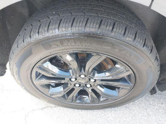 Certified 2024 Ford Edge SE w/ Black Appearance Package AWD/4WD image 12