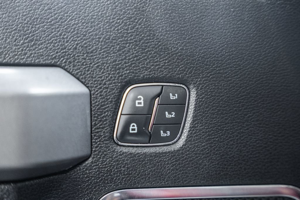 Certified 2020 Ford F350 Platinum w/ FX4 Off-Road Package image 50