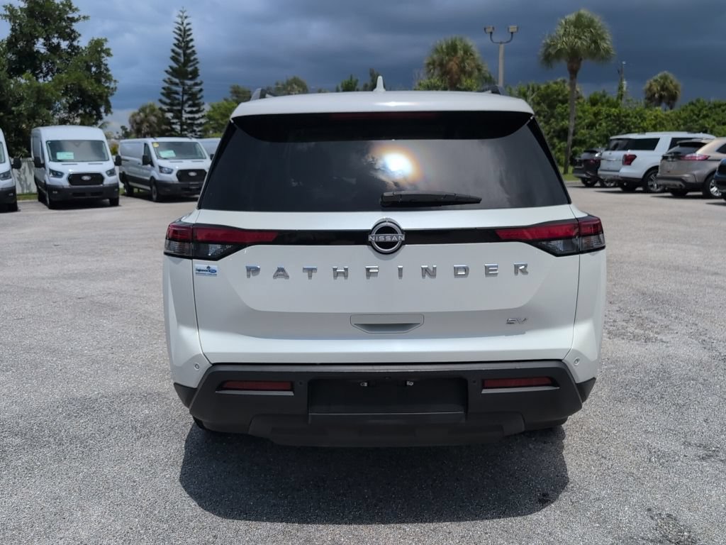 Used 2024 Nissan Pathfinder SV FWD image 4