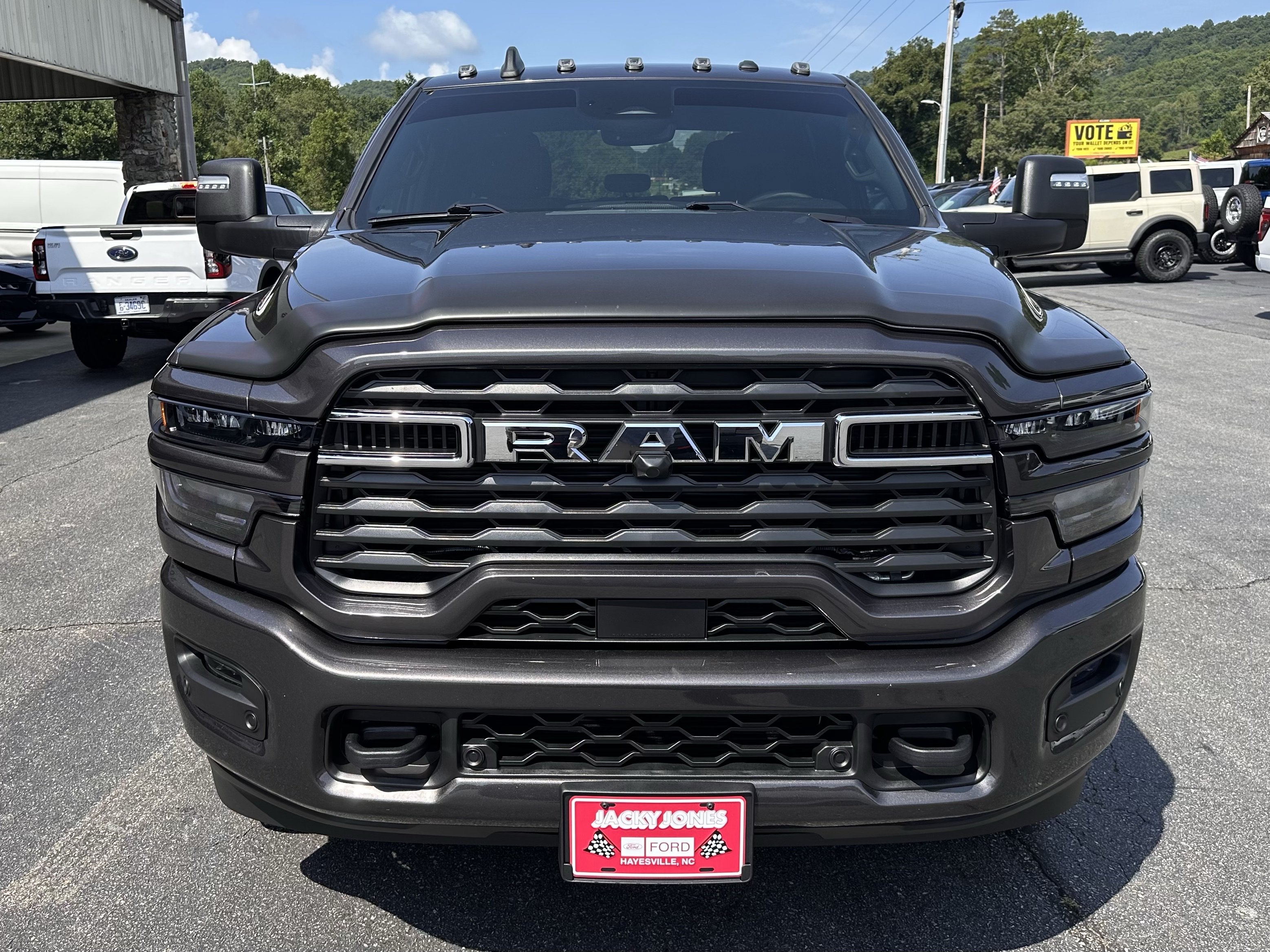 Used 2025 RAM 3500 Big Horn AWD/4WD image 3