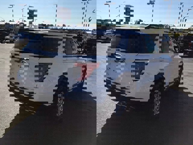 Certified 2022 Ford Explorer XLT w/ Equipment Group 202A image 5