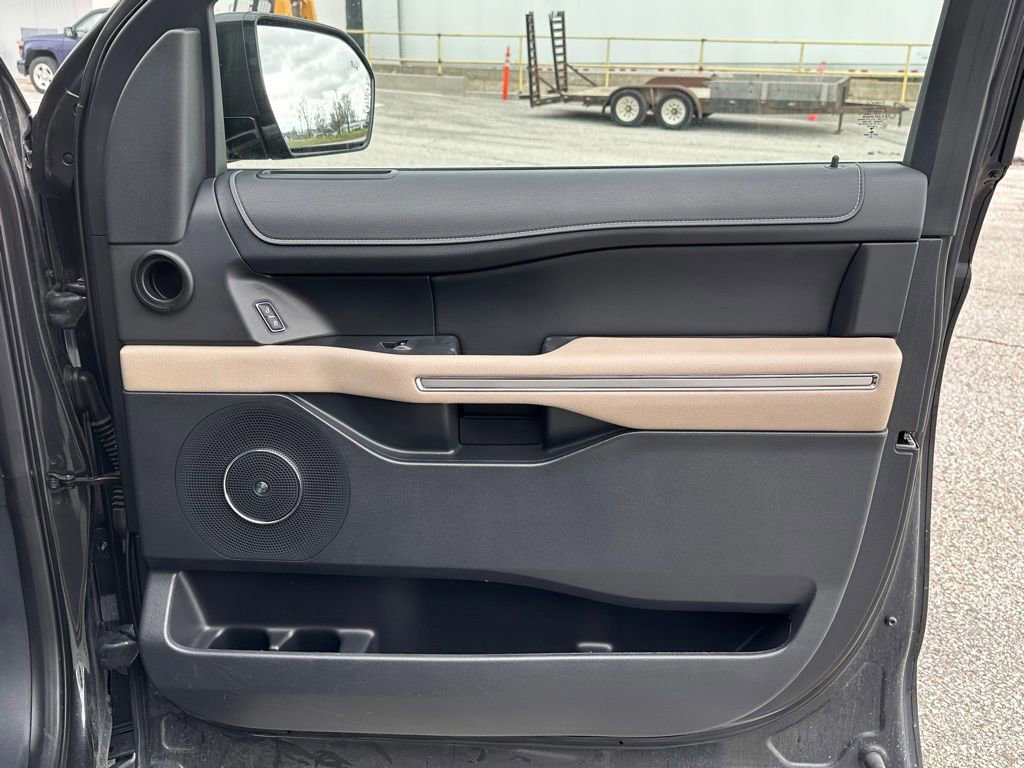Certified 2023 Ford Expedition Limited image 25