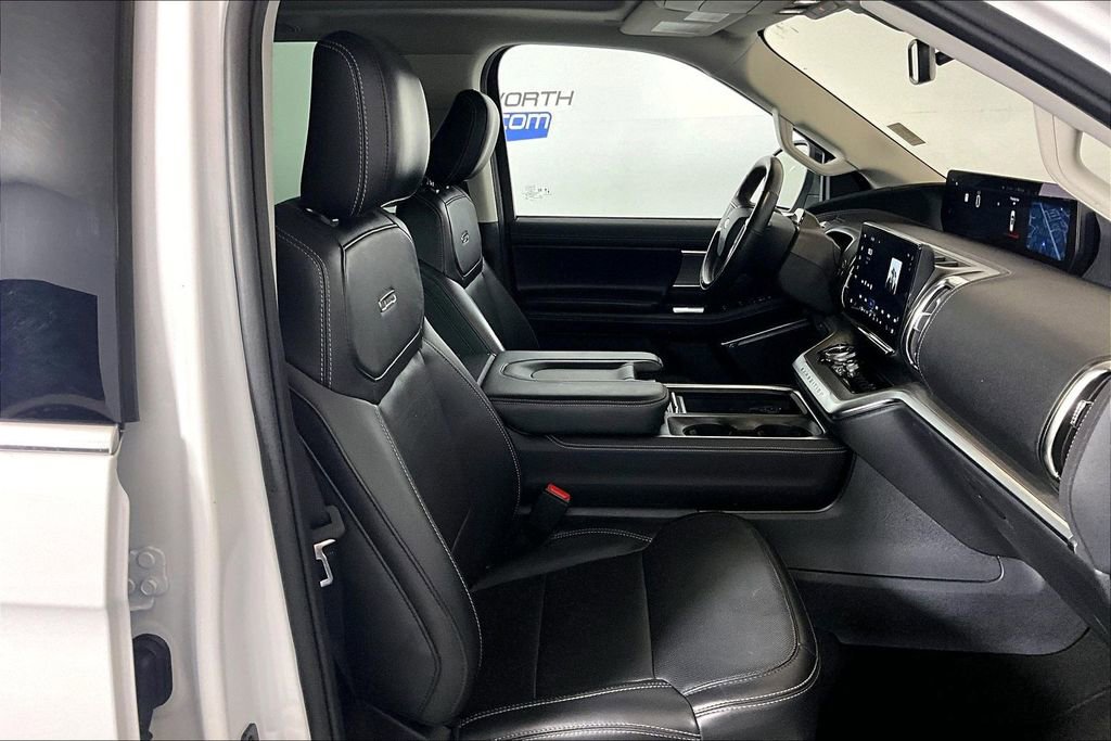 Certified 2025 Ford Expedition Platinum AWD/4WD image 6