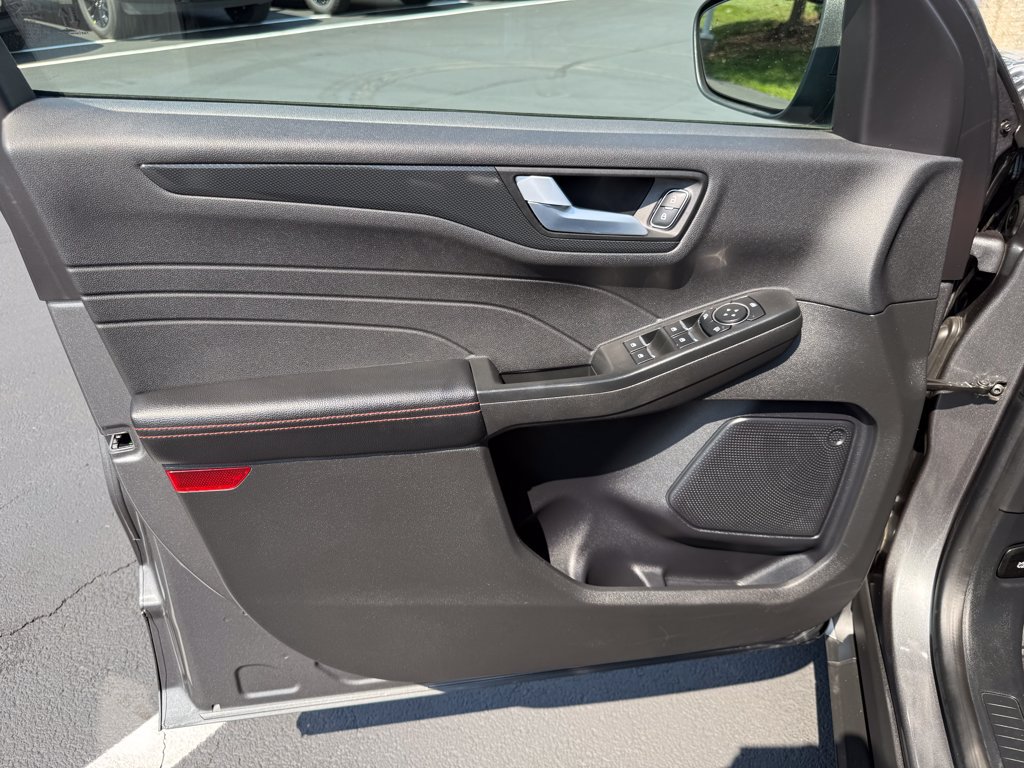 Certified 2023 Ford Escape ST-Line w/ Tech Pack #1 AWD/4WD image 13