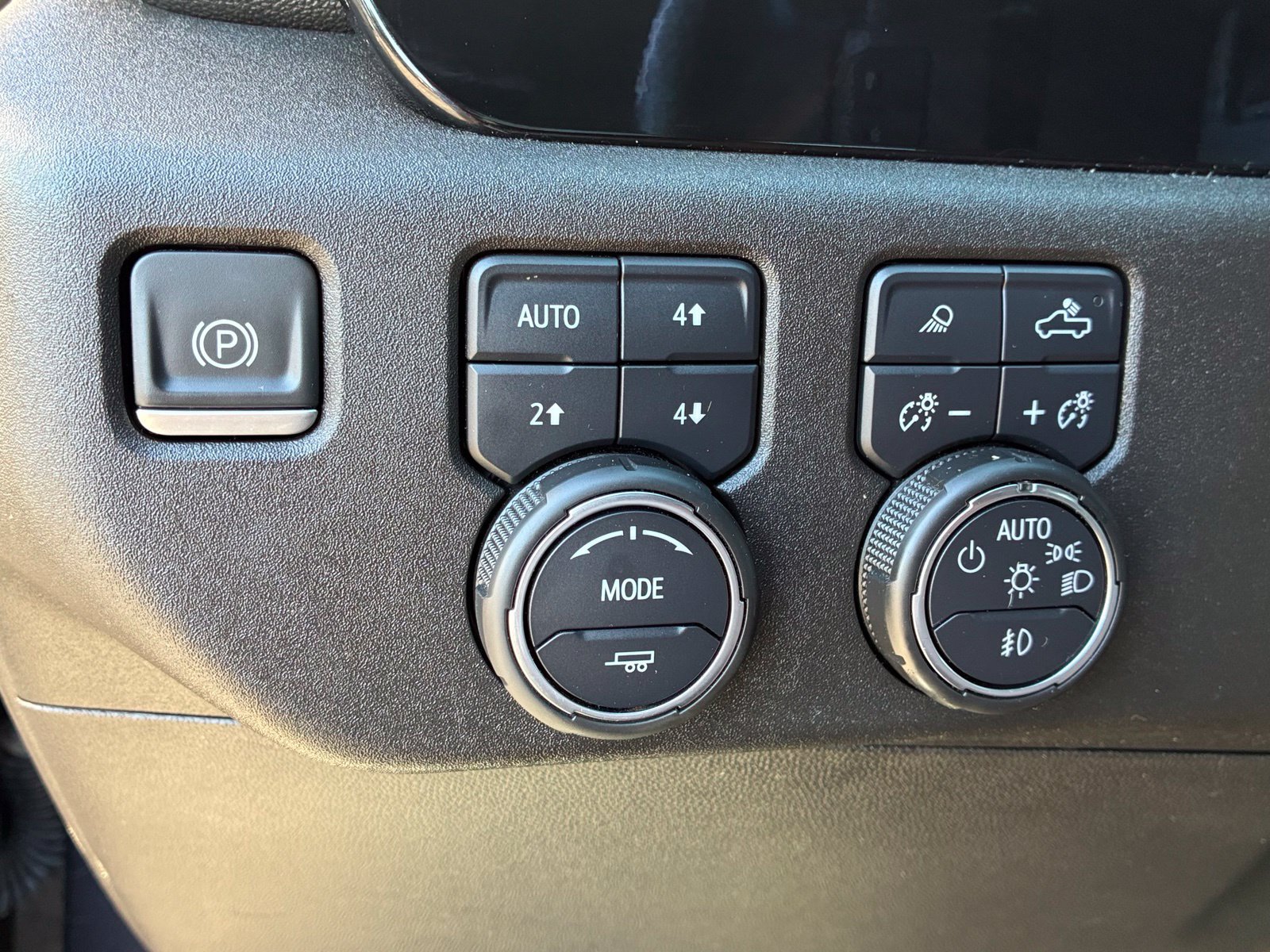 Used 2022 Chevrolet Silverado 1500 LTZ AWD/4WD image 17