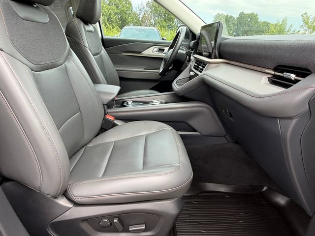 Certified 2025 Ford Explorer Active w/ Active Comfort Package AWD/4WD image 26