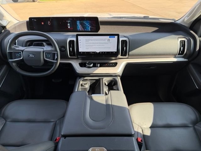 Certified 2025 Ford Expedition Active AWD/4WD image 31