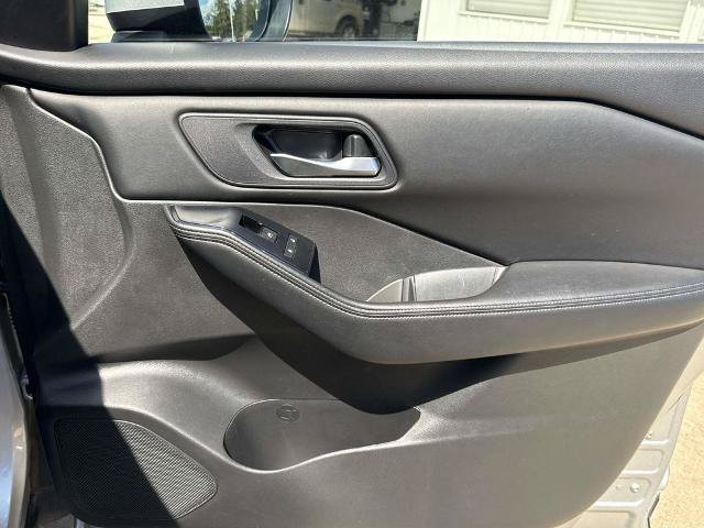 Used 2024 Nissan Rogue SV FWD image 19
