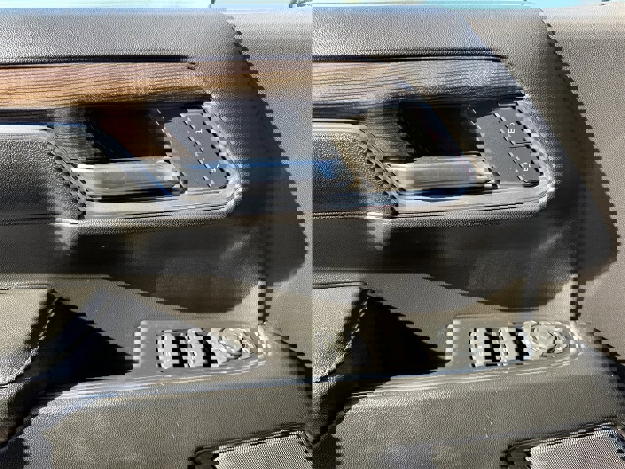 Used 2024 Chevrolet Silverado 1500 LT image 22