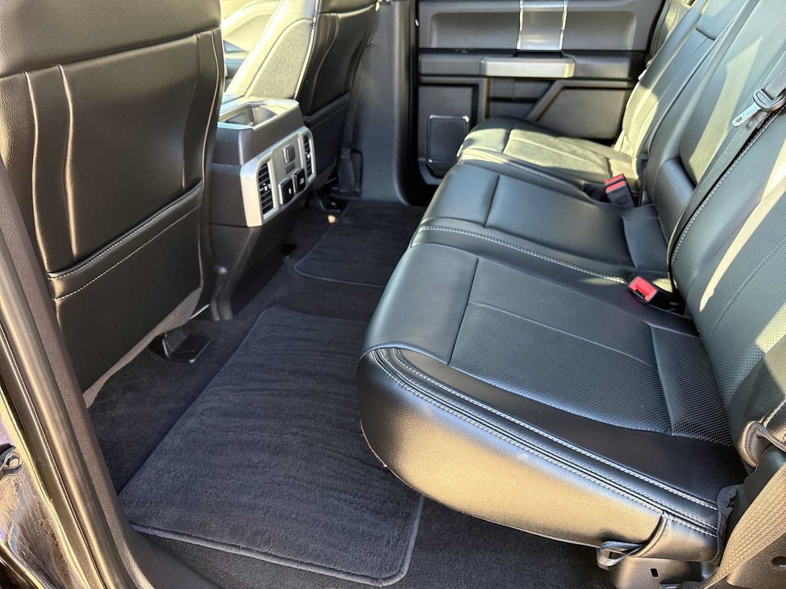 Certified 2019 Ford F150 Lariat w/ Equipment Group 502A Luxury AWD/4WD image 18