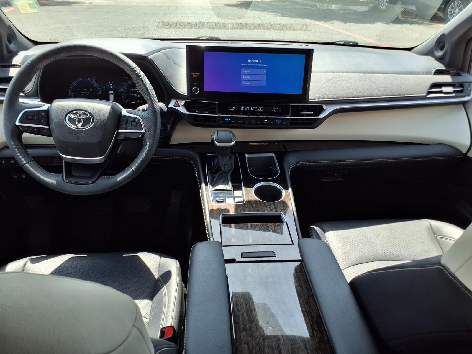 Used 2025 Toyota Sienna Limited AWD/4WD image 11