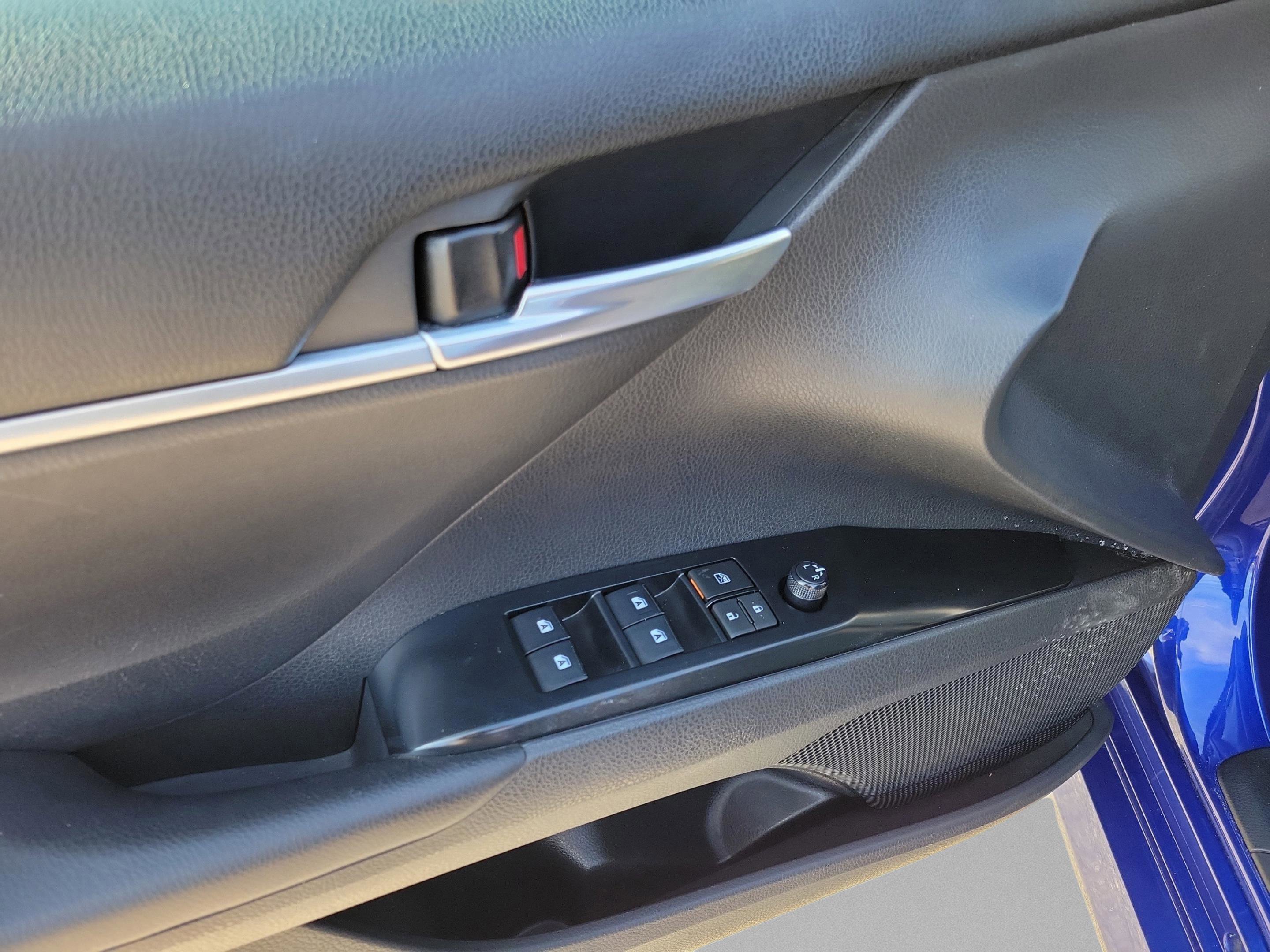 Used 2018 Toyota Camry LE image 5