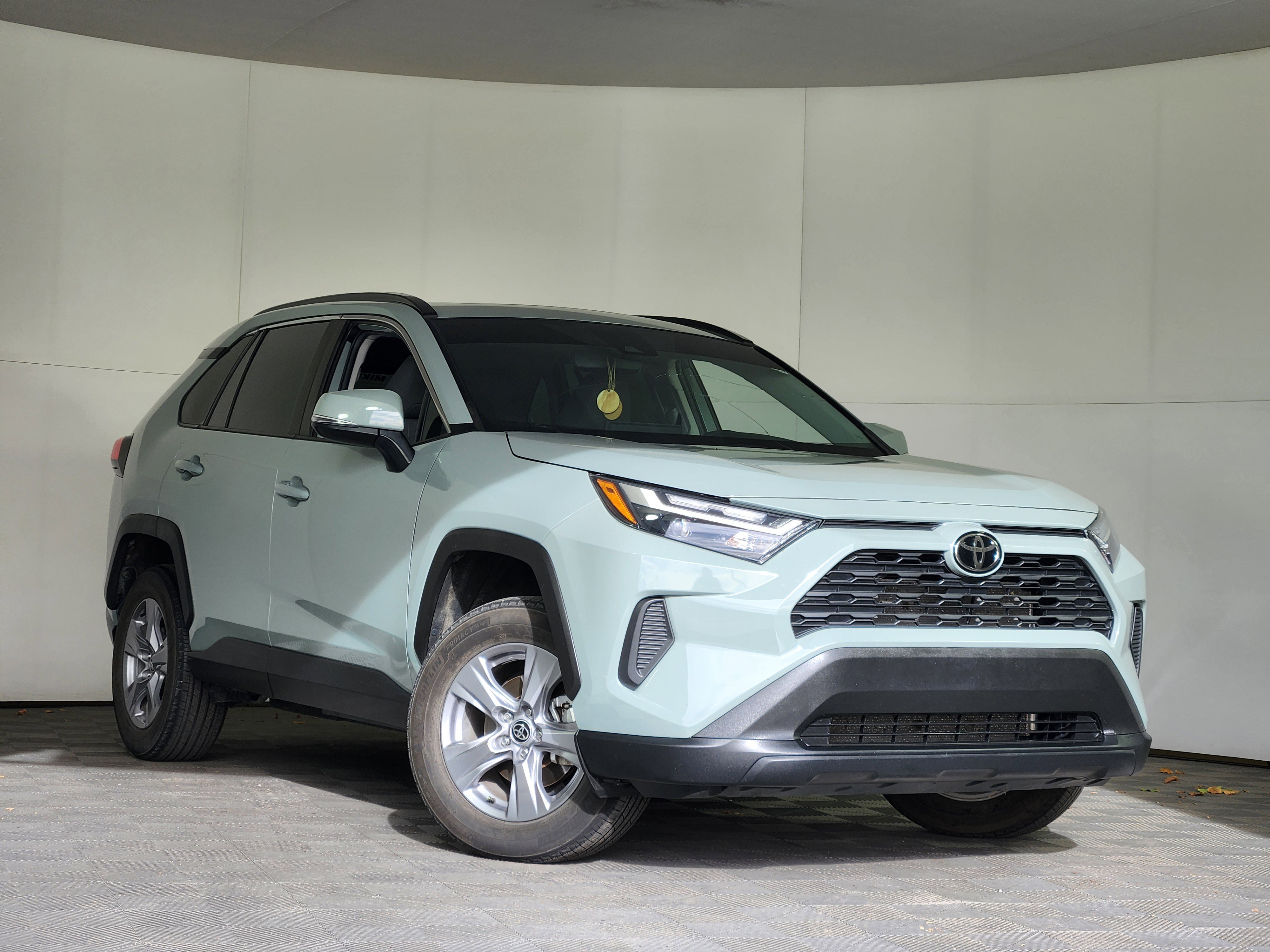 Used 2022 Toyota RAV4 XLE image 7