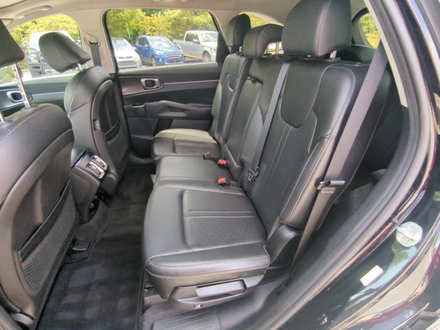 Used 2023 Kia Sorento S w/ Panoramic Sunroof Package FWD image 23