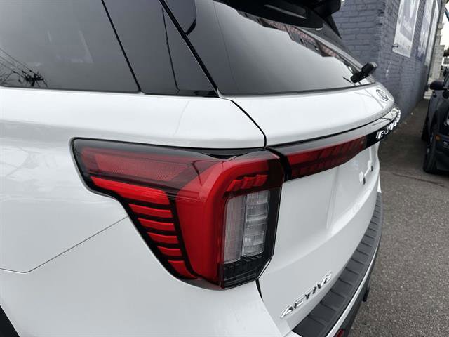 Certified 2025 Ford Explorer Active w/ Active Comfort Package image 33