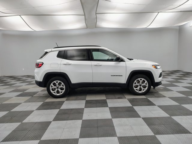 Used 2025 Jeep Compass Latitude w/ Sun & Sound Group AWD/4WD image 6
