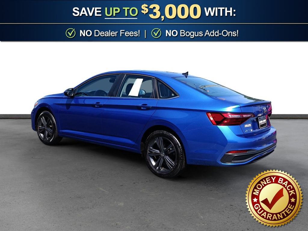 Used 2024 Volkswagen Jetta SE w/ Panoramic Sunroof Package FWD image 4