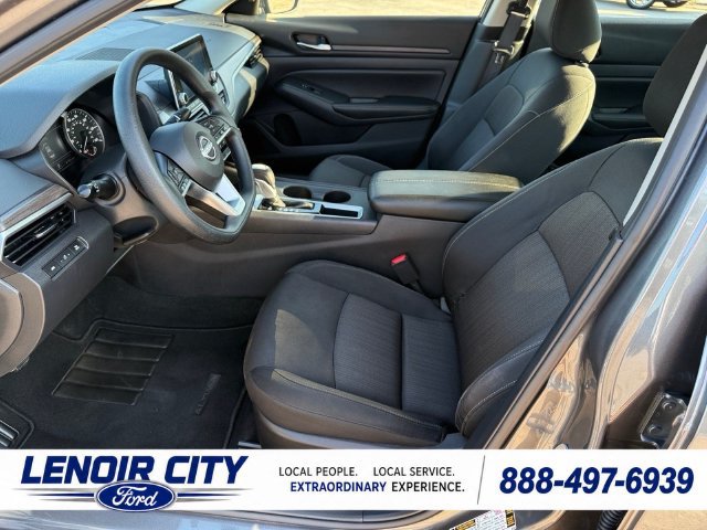 Used 2025 Nissan Altima 2.5 SV FWD image 10