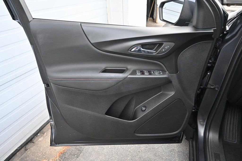 Used 2022 Chevrolet Equinox RS w/ Infotainment Package image 20
