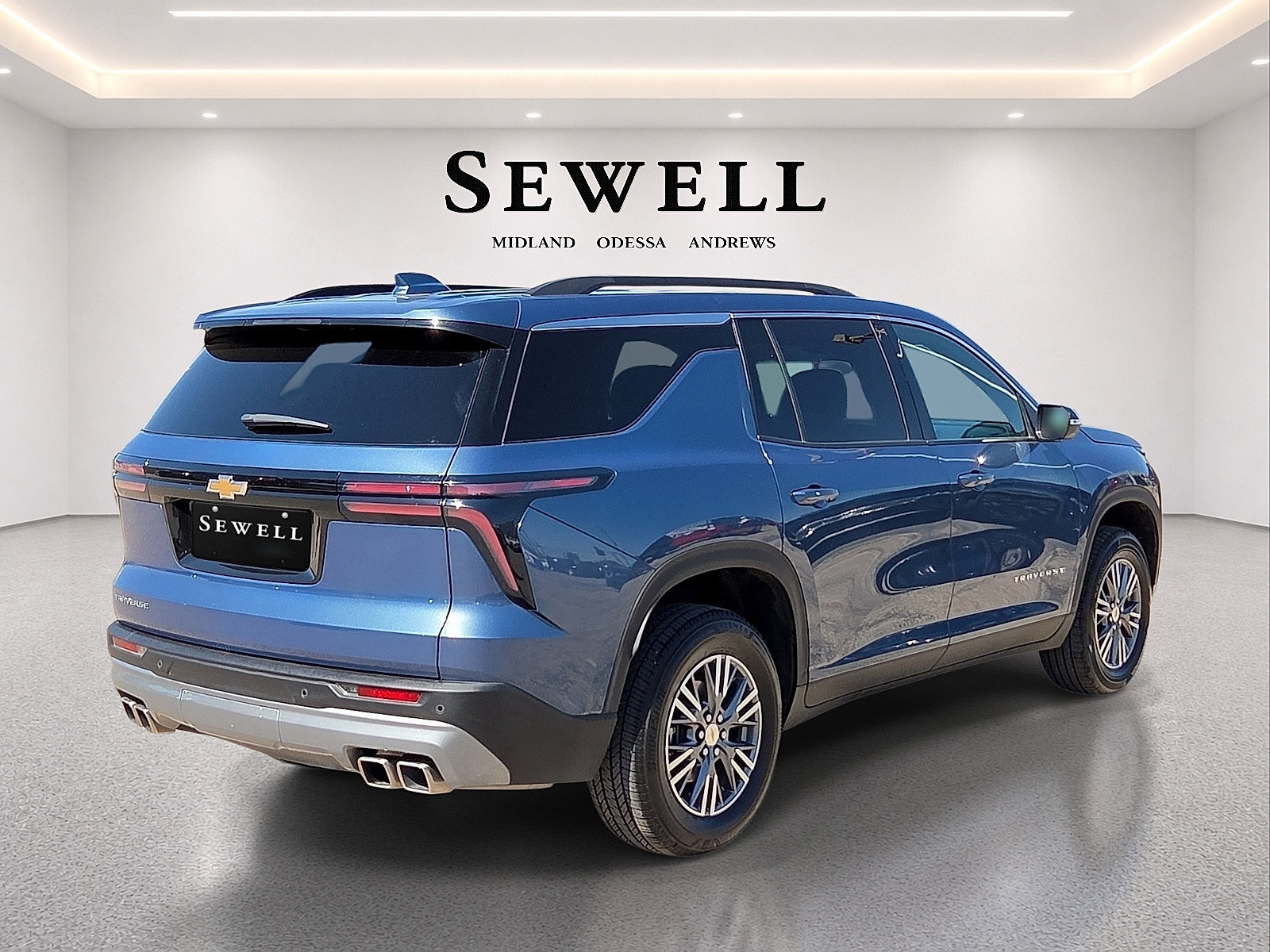 Used 2025 Chevrolet Traverse LT FWD image 4