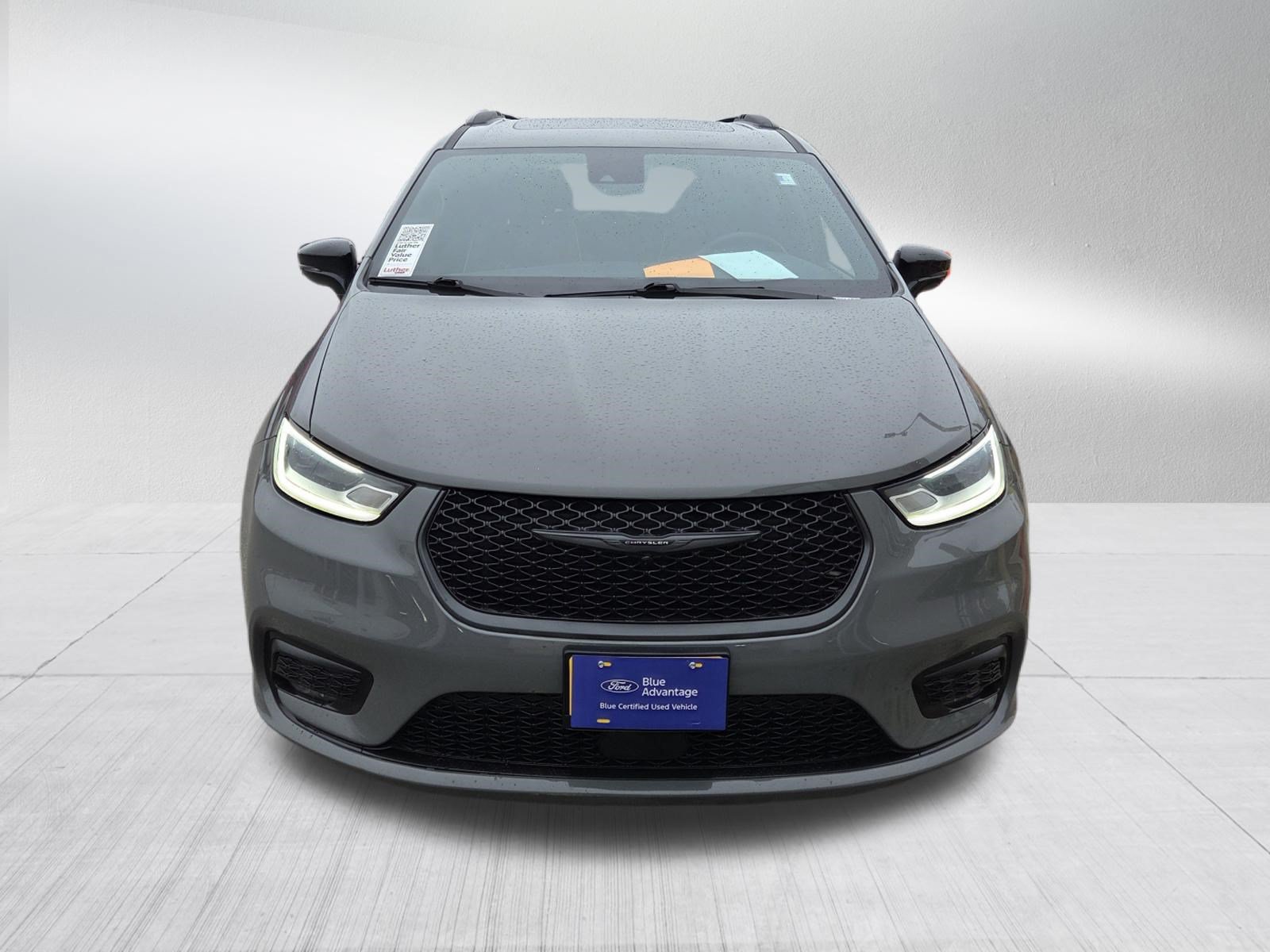 Used 2025 Chrysler Pacifica Limited FWD image 2