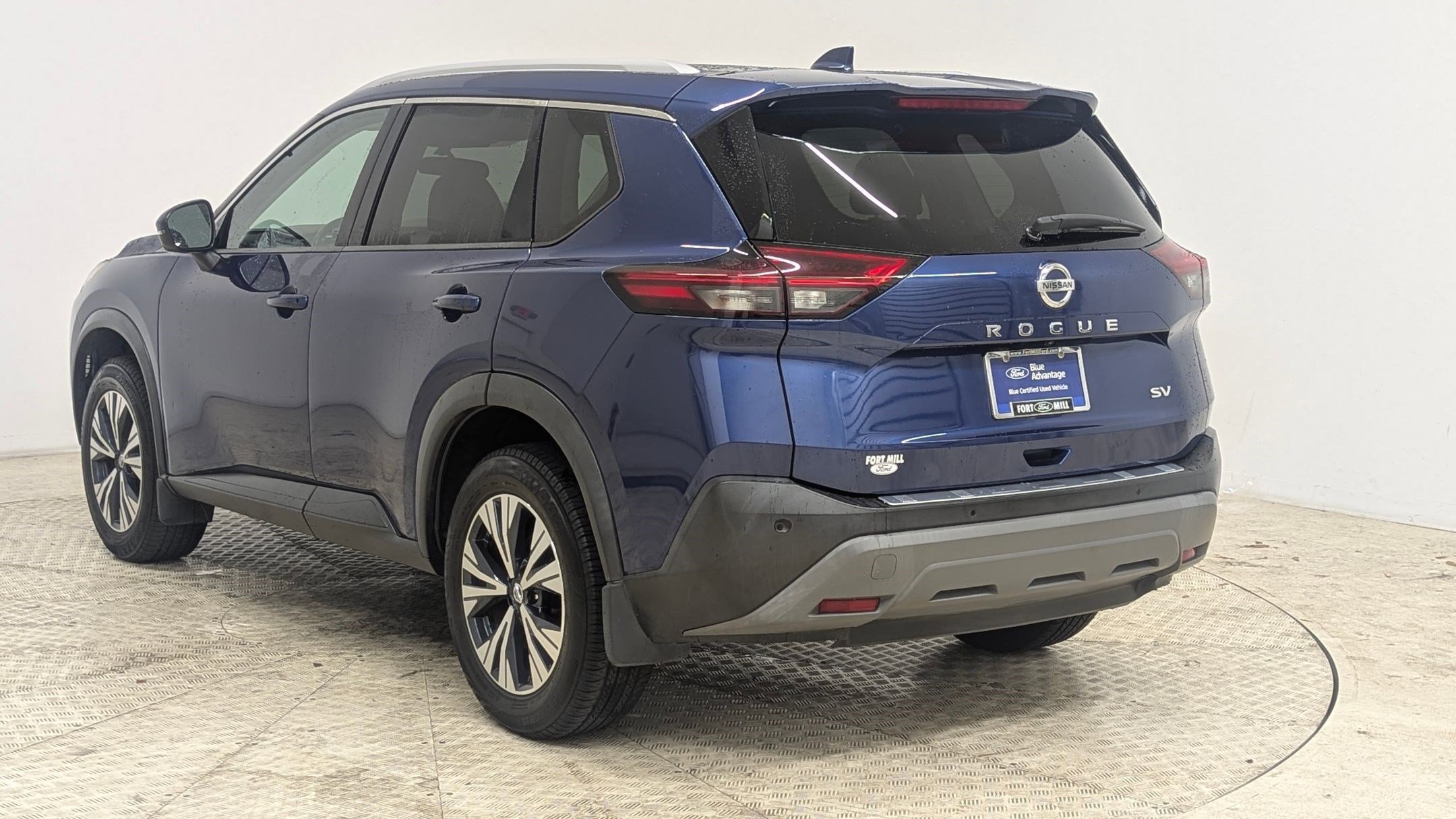 Used 2021 Nissan Rogue SV w/ Premium Package image 3