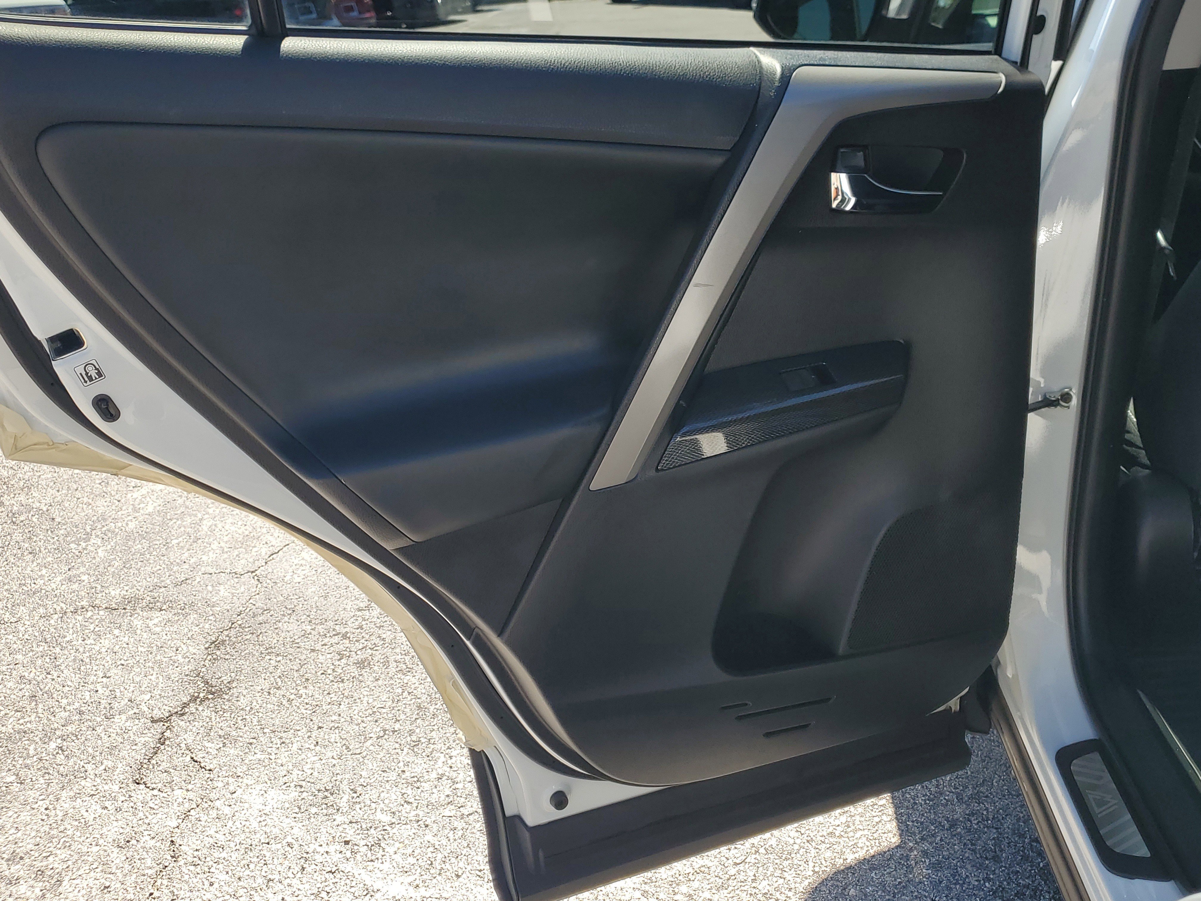 Used 2018 Toyota RAV4 Adventure image 12