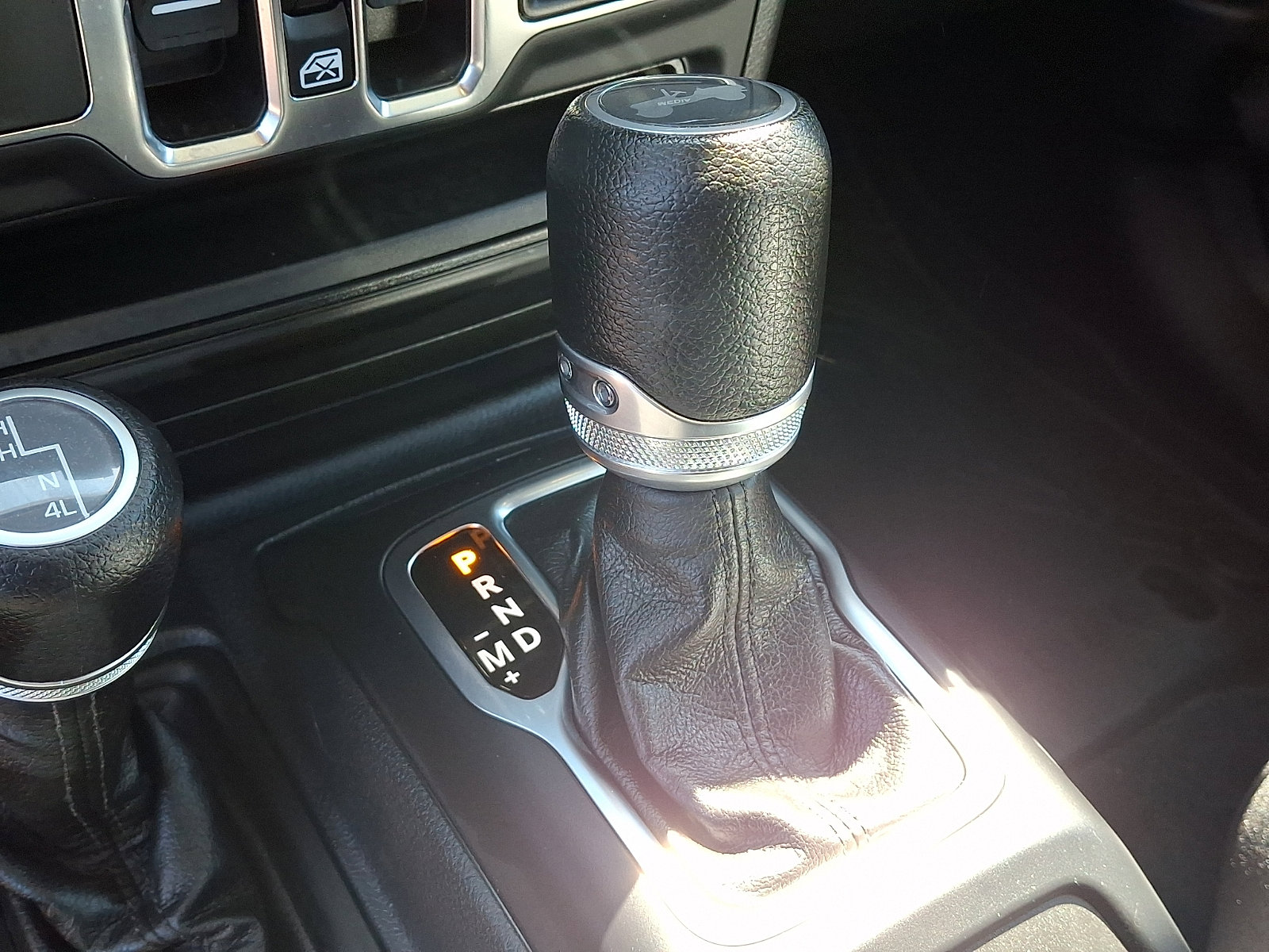 Used 2023 Jeep Wrangler Willys AWD/4WD image 22