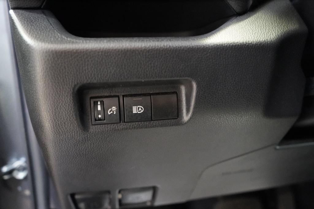 Used 2025 Toyota RAV4 XLE AWD/4WD image 30