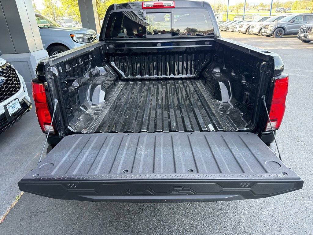 Used 2024 Chevrolet Colorado Z71 w/ Safety Package AWD/4WD image 16
