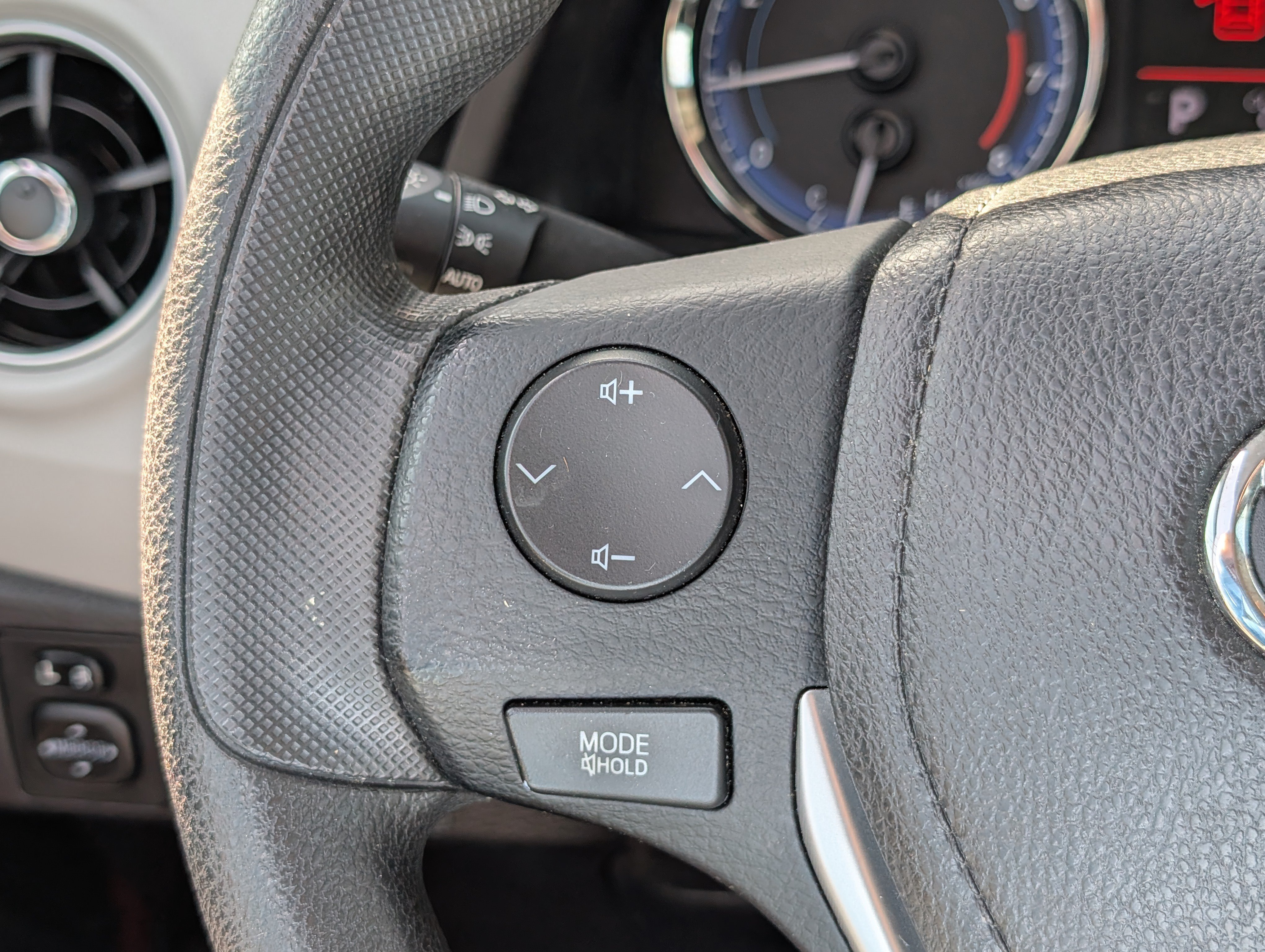 Used 2019 Toyota Corolla LE w/ Carpet Mat Package (TMS) FWD image 21