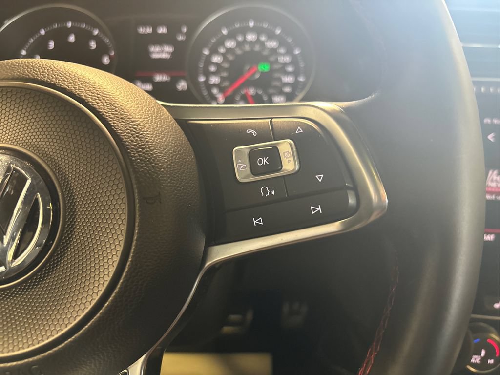 Used 2018 Volkswagen GTI SE FWD image 34